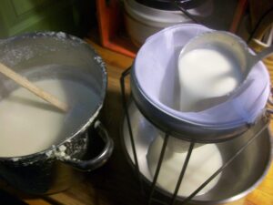 COOK: Soyajoy, DIY-astyla (How to Make Tofu and Soy Milk at Home)