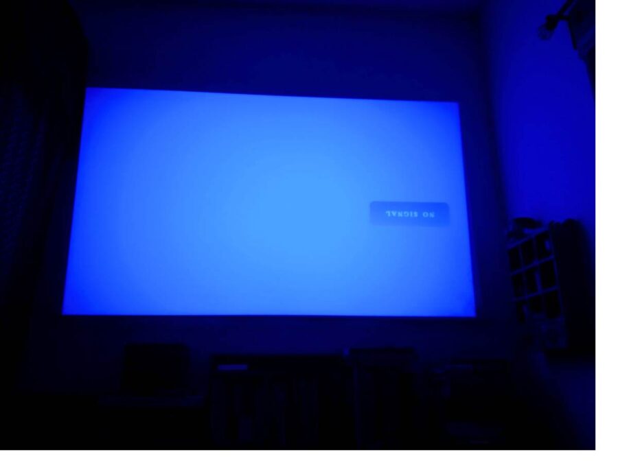 bluescreen test in dark room to line up projector image on screen