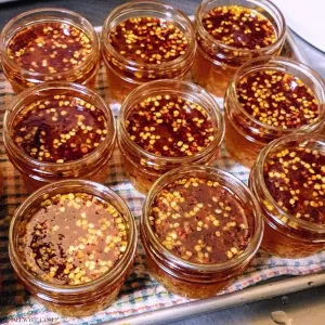 CANNING: “Mock Ploy” Sweet Chili-Garlic Sauce (Mae Ploy Copycat Recipe)